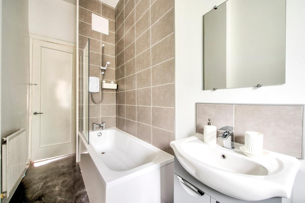 Pass The Keys Stylish 2 Bed In Heart Of West End Glasgow Exterior photo