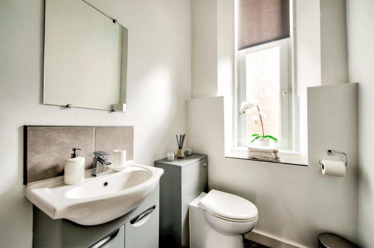 Pass The Keys Stylish 2 Bed In Heart Of West End Glasgow Exterior photo
